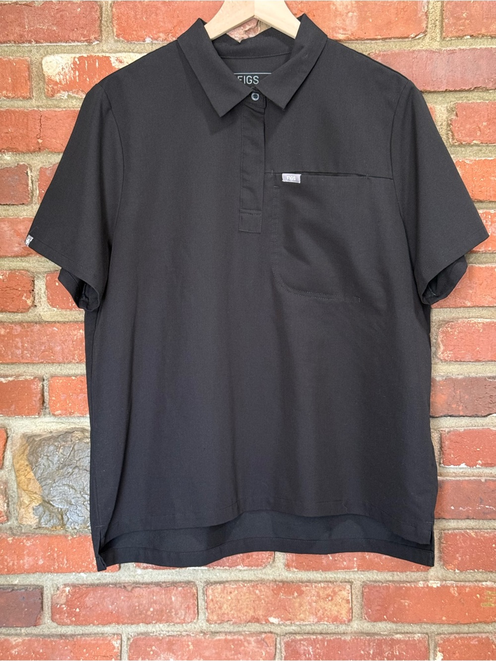 Figs women's short sleeve black‎ scrub polo size XL W21SW1024 FLAW NOTED